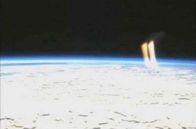 Камера МКС засняла загадочные лучи, бьющие из Земли