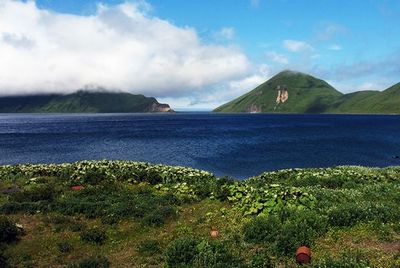 Позабытые богом Курильские острова. Невероятная красота, упоминаемая лишь в в связи с нотами Японии.